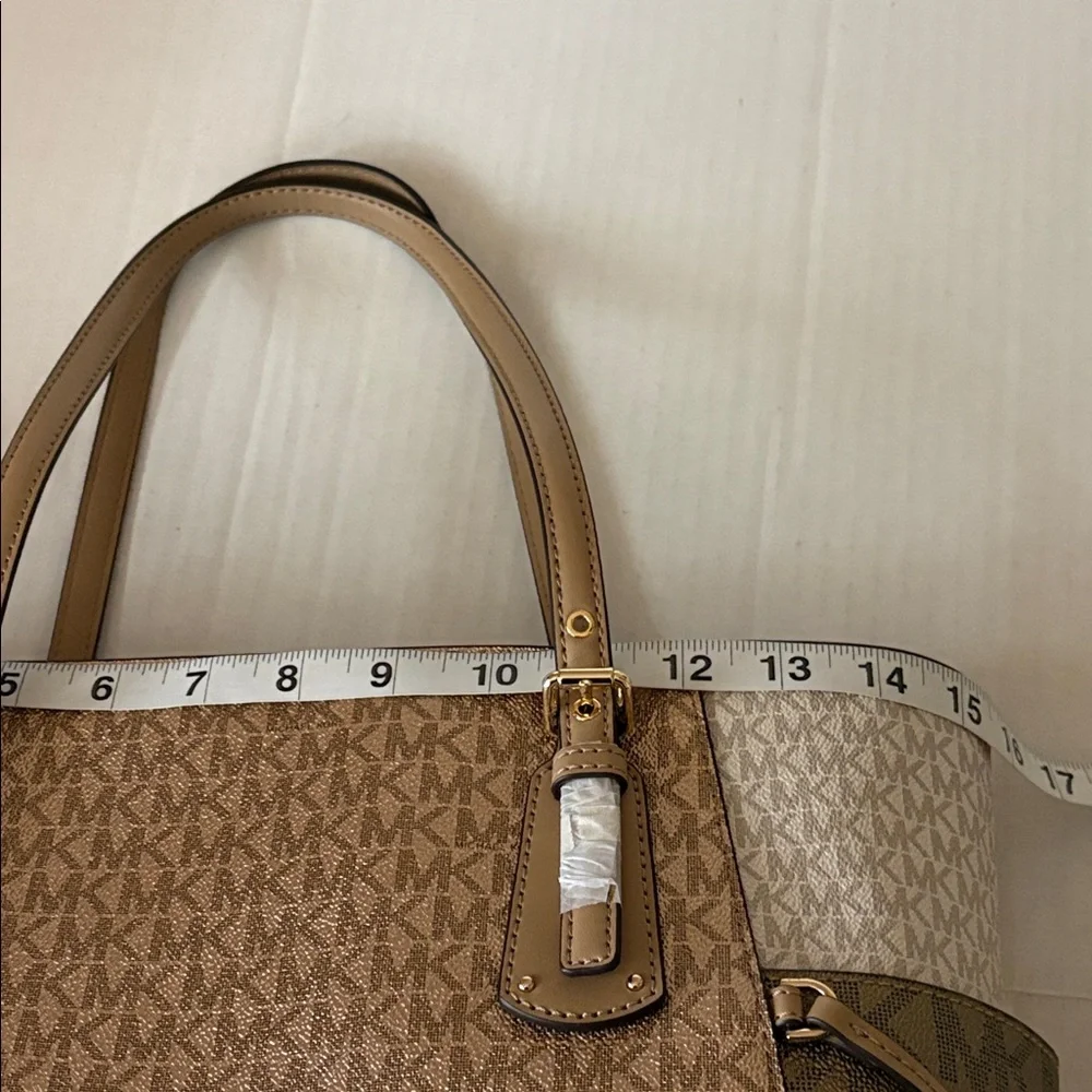 Michael Kors Voyager Large Color-Block Signature Logo Tote Bag ,camel,gold & tan - Picture 10 of 13